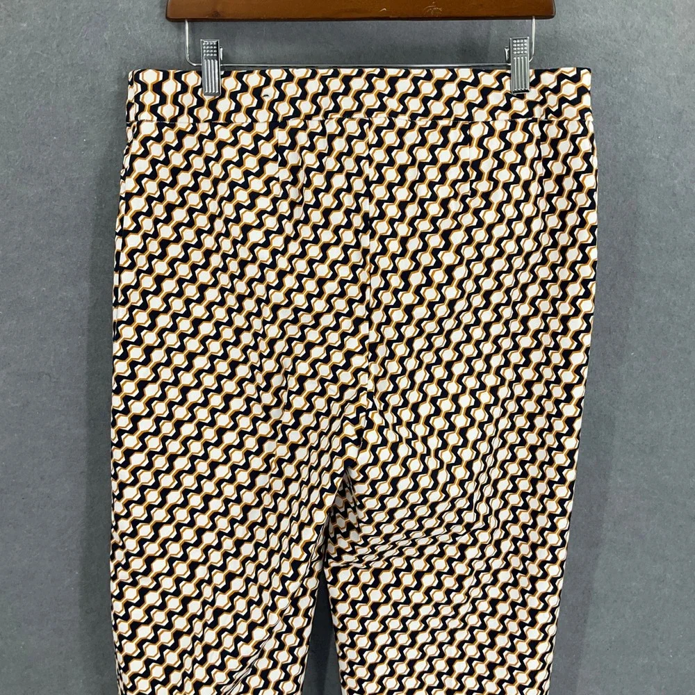 Chicos So Slimming Crop Pants Size 2 US Large Black Beige Geometric Print Career